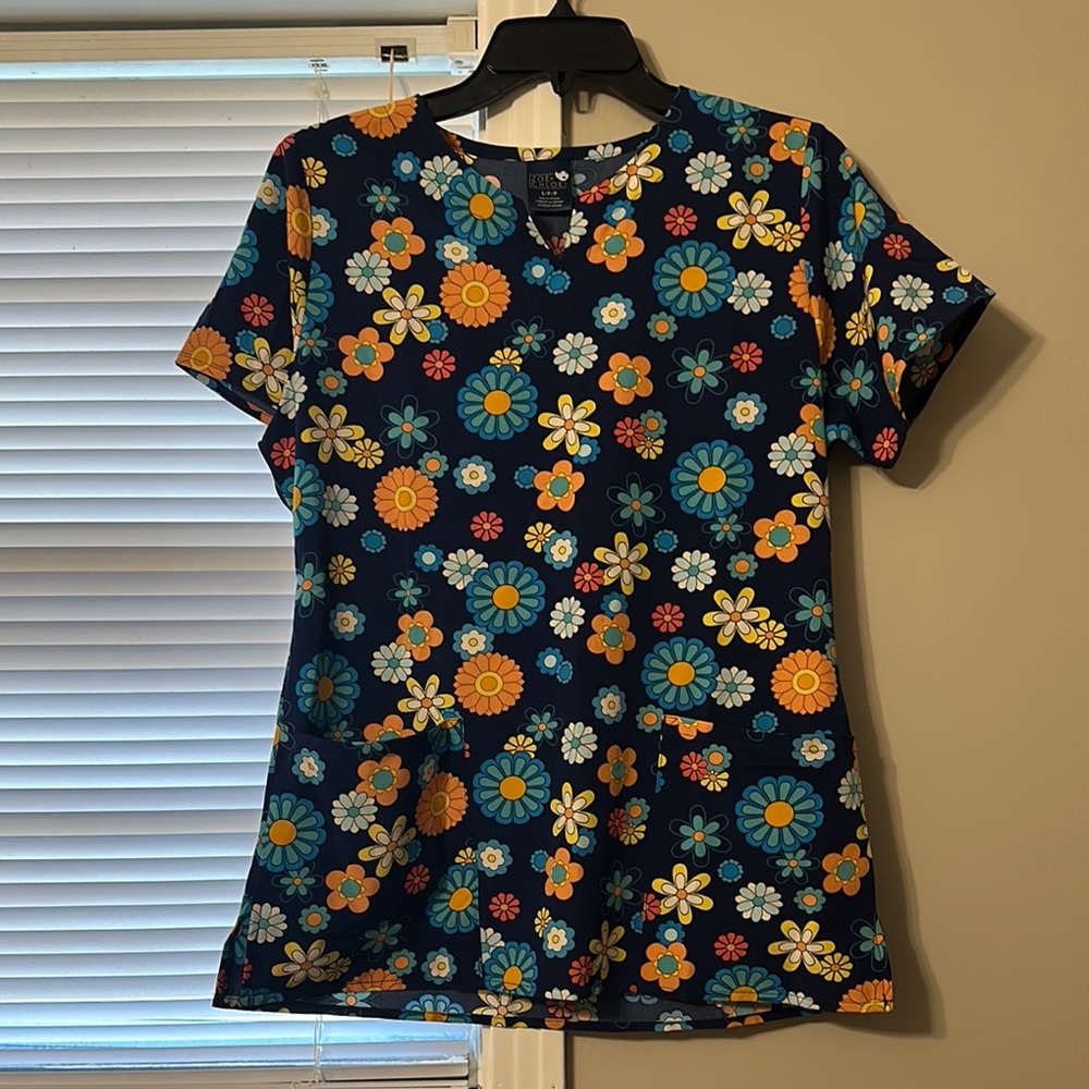 Floral Women's Scrub Top - Multicolor